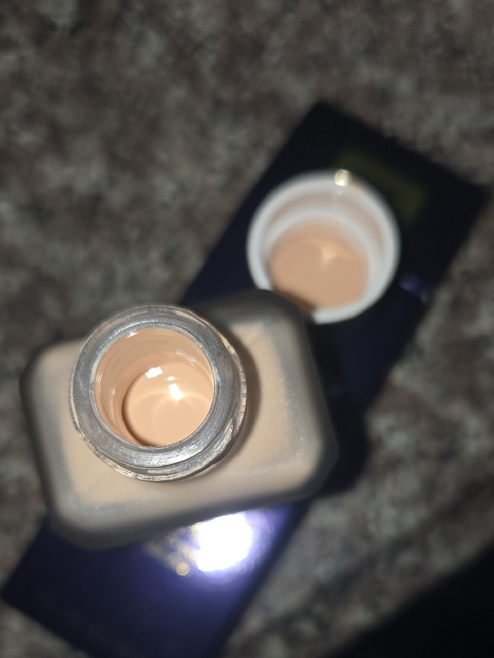 Estee Lauder Double Wear Stay in place, makeup (1N0 Porcelain) - Picture 6 of 10